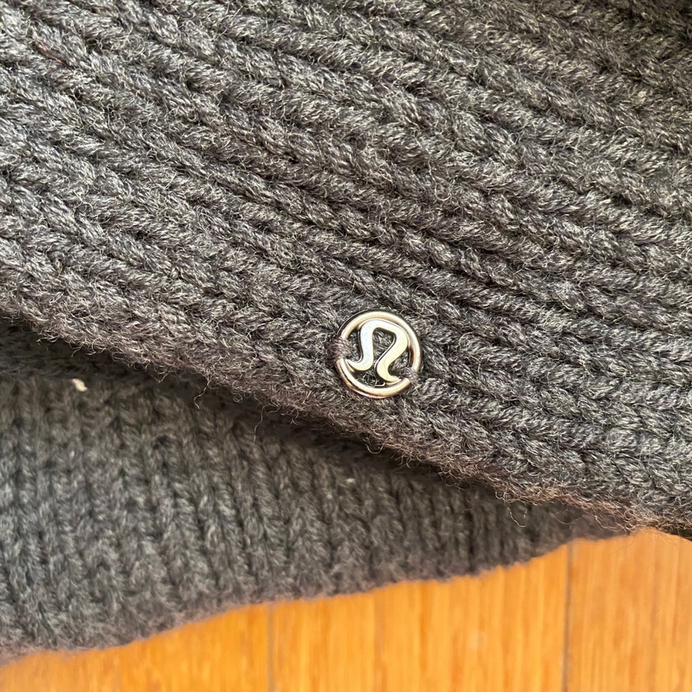 Lululemon winter infinity scarf